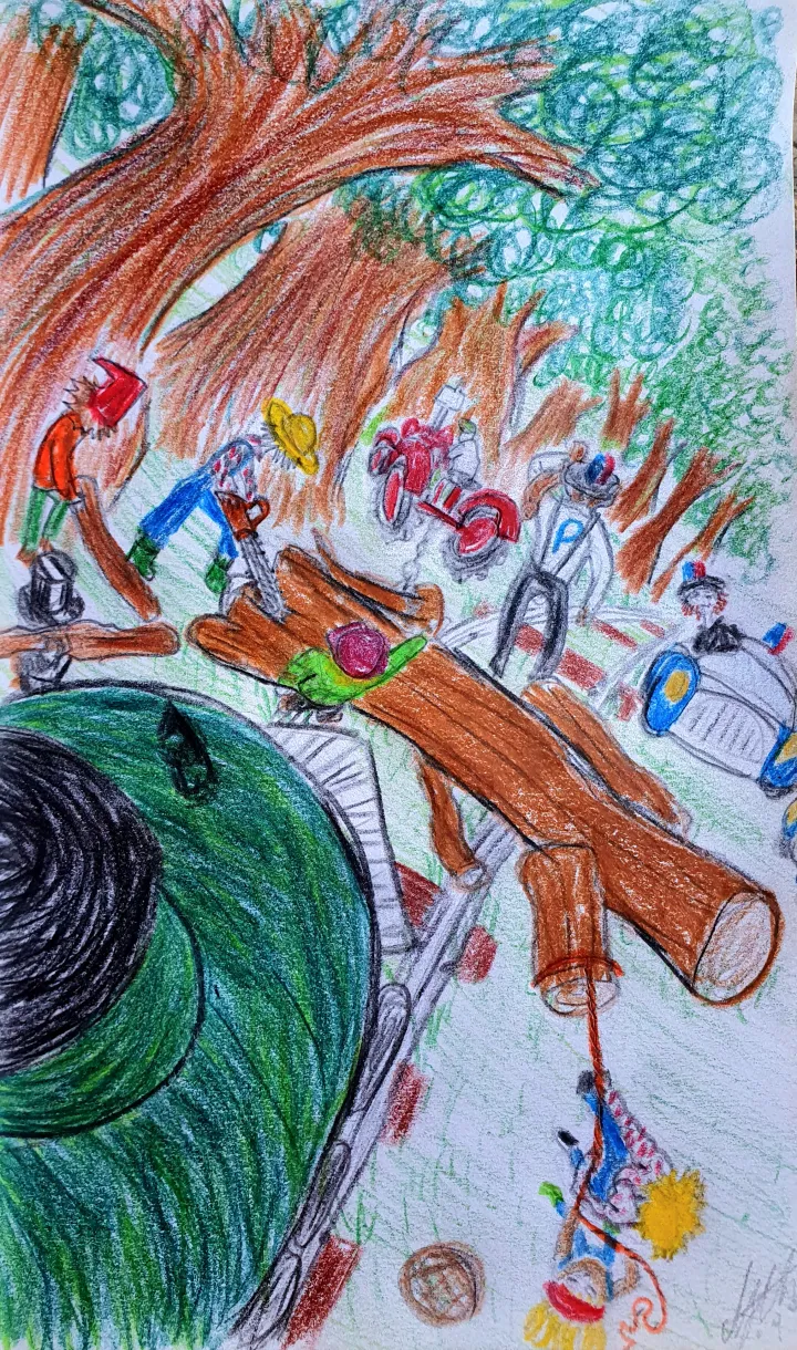 Kinder und eine Lokomotive zwischen umgestürzten Bäumen im Wald
